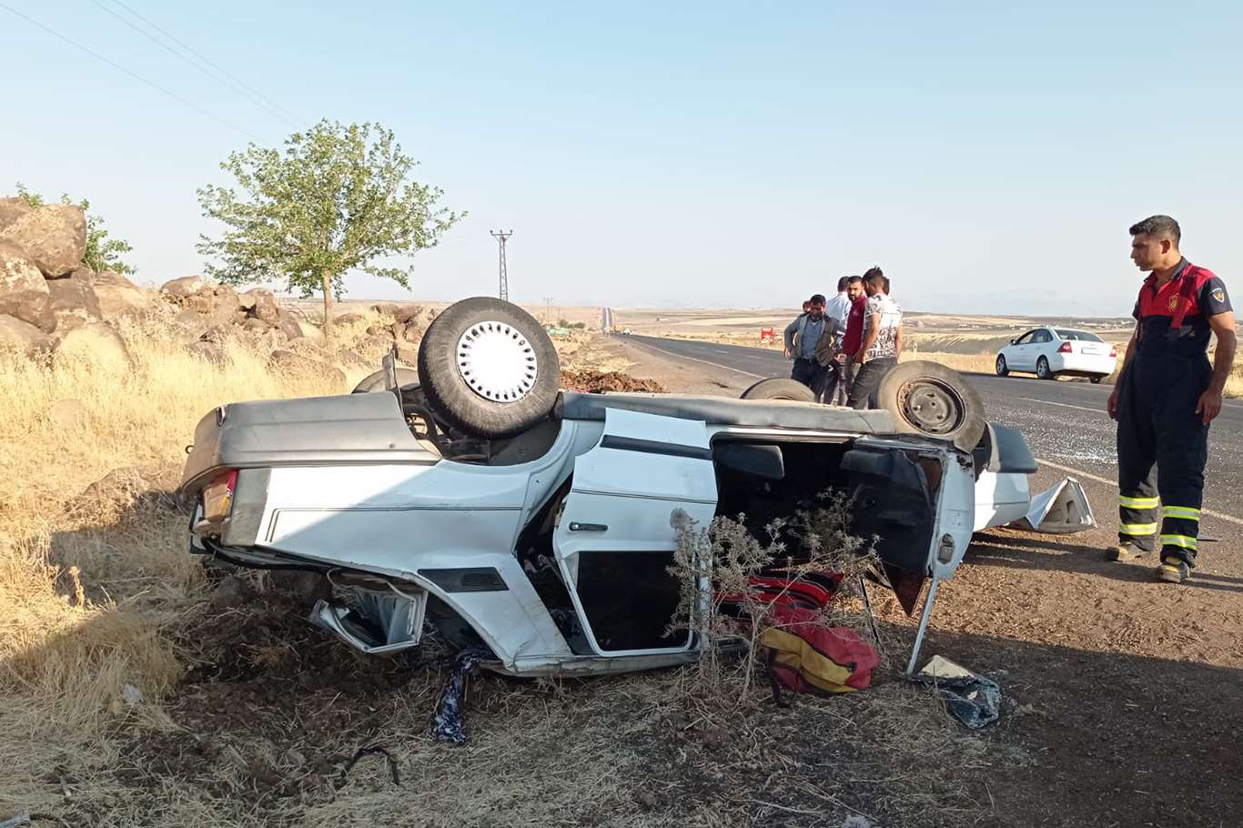 Şanlıurfa'da otomobil şarampole yuvarlandı: 1 ölü 3 yaralı